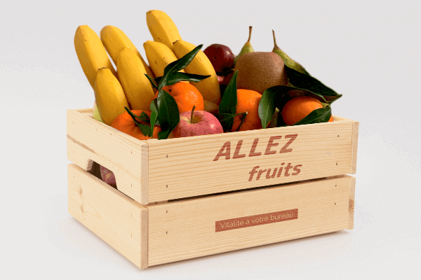 Livraison de fruits frais au bureau Pomme fraîche avec gouttelettes d'eau - Livraison de fruits au bureau